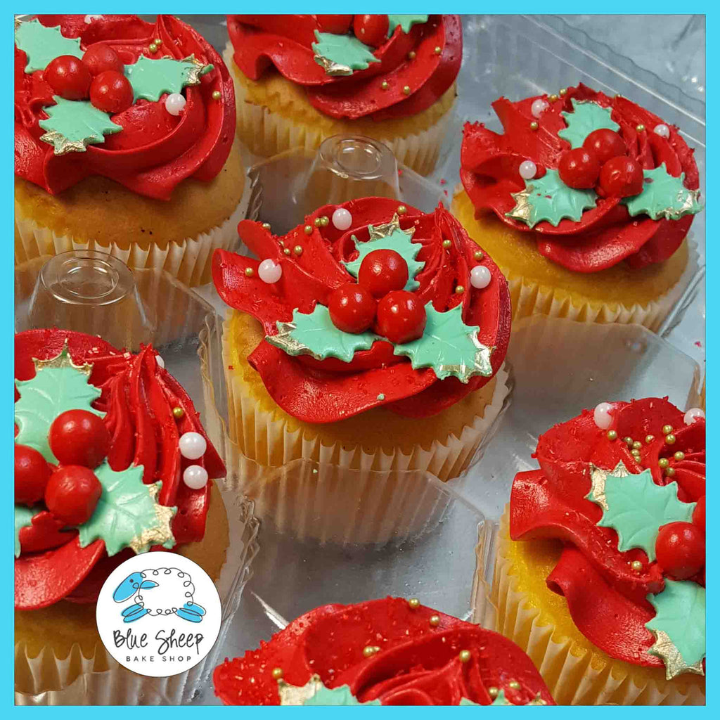 holly chirstmas cupcake