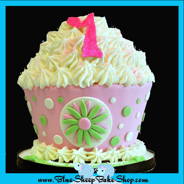 Giant cupcake cake - FunCakes