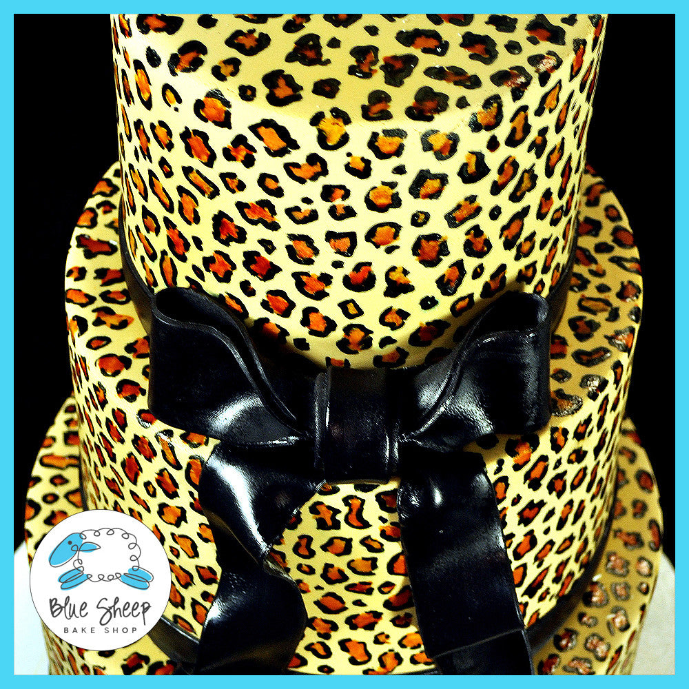 black fondant bow on animal cheetah leopard print cake 